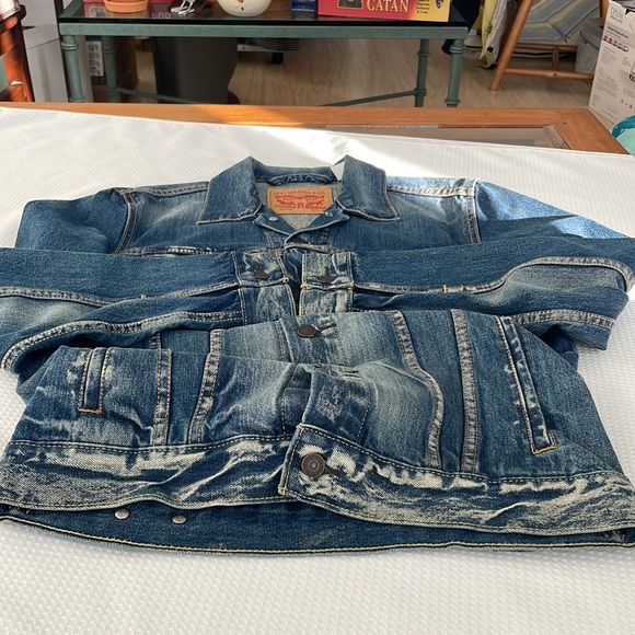 Levi’s Classic Trucker’s Jeans Jacket, Size Small - Picture 10 of 10